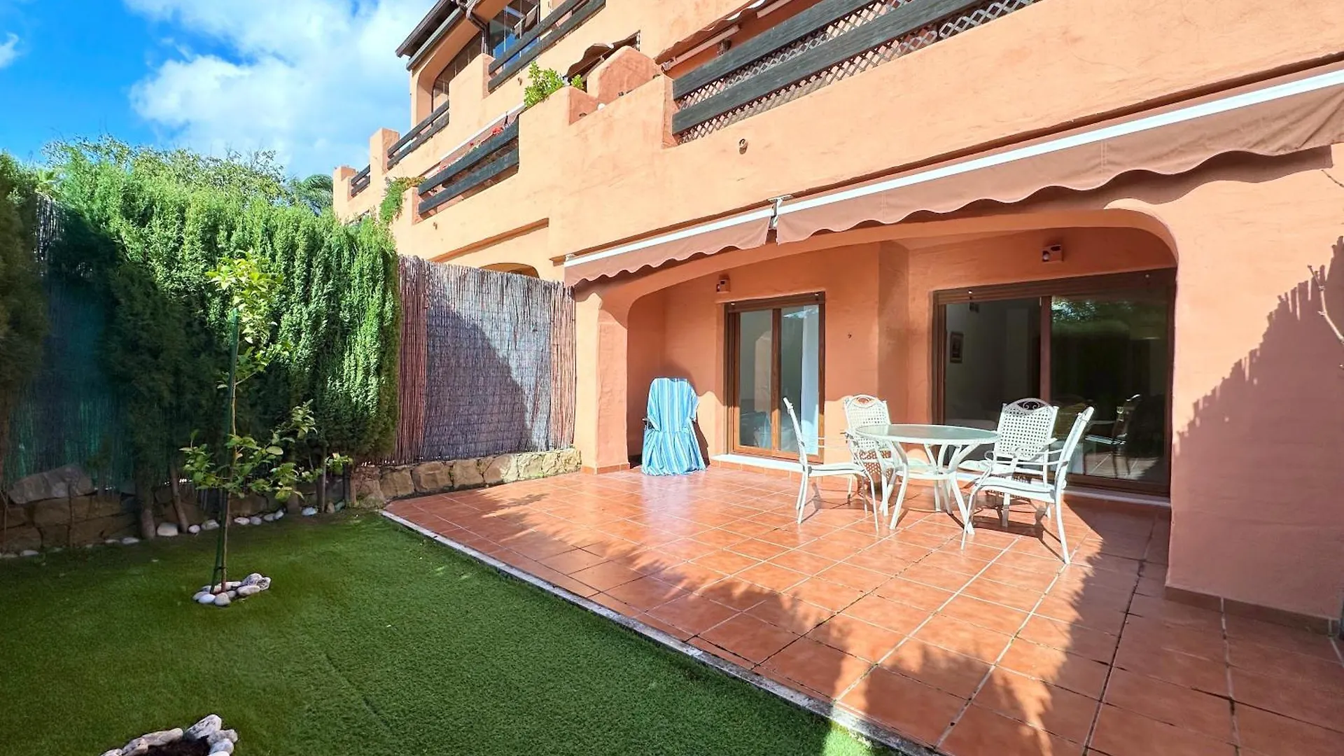 Beautiful 2-Bedroom Frontline Beach Apartment Estepona Spain