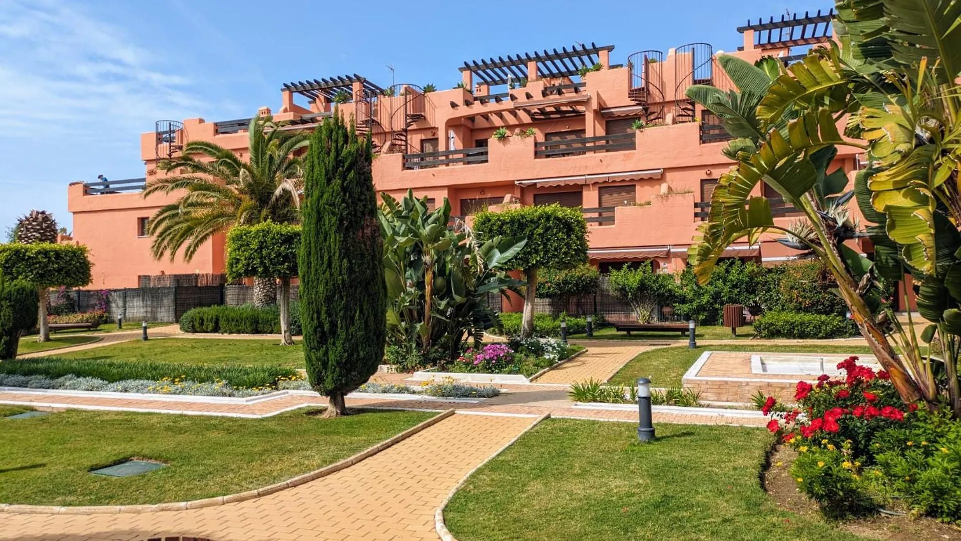 Beautiful 2-Bedroom Frontline Beach Apartment Estepona Spain