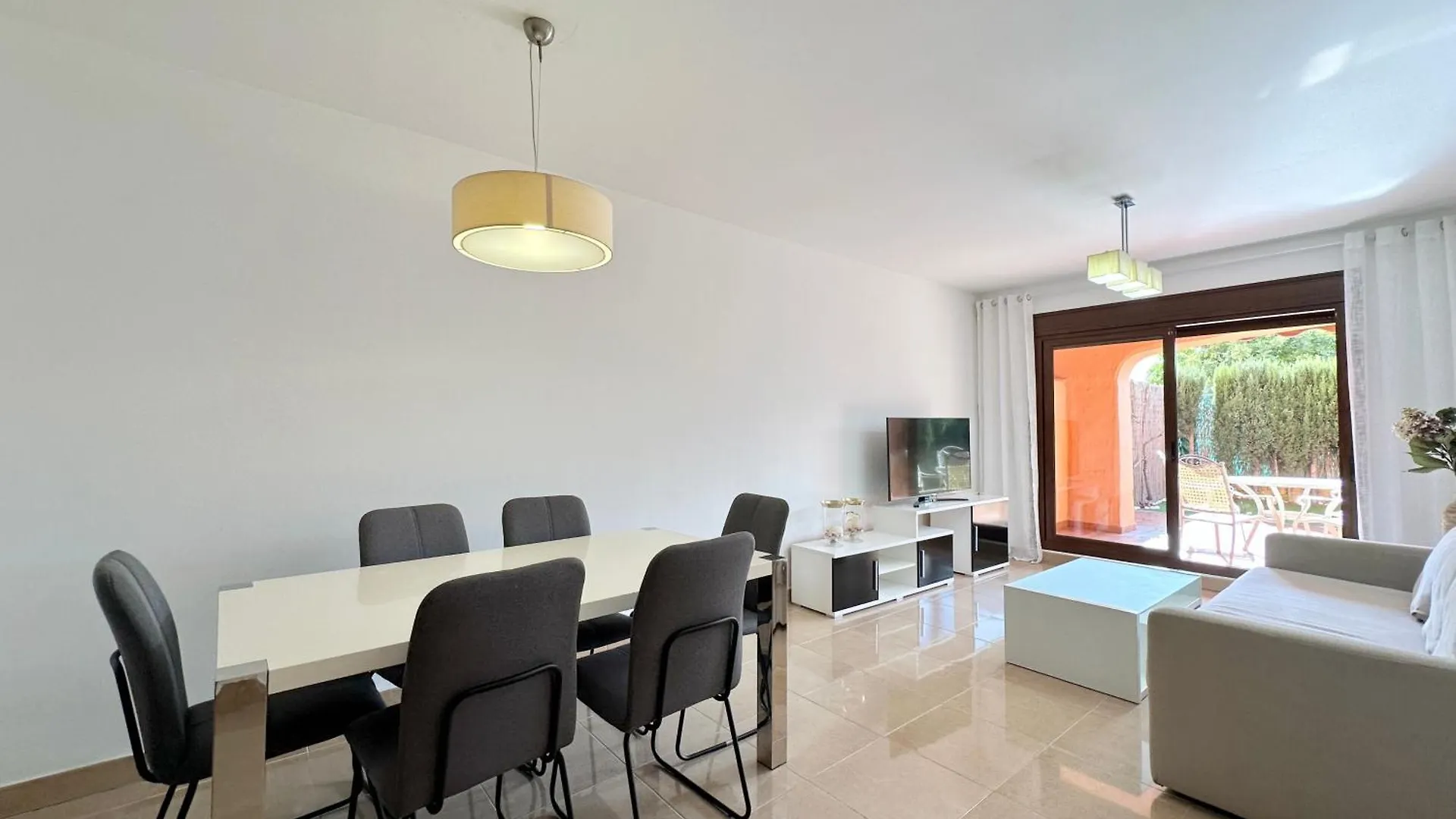 Beautiful 2-Bedroom Frontline Beach Apartment Estepona