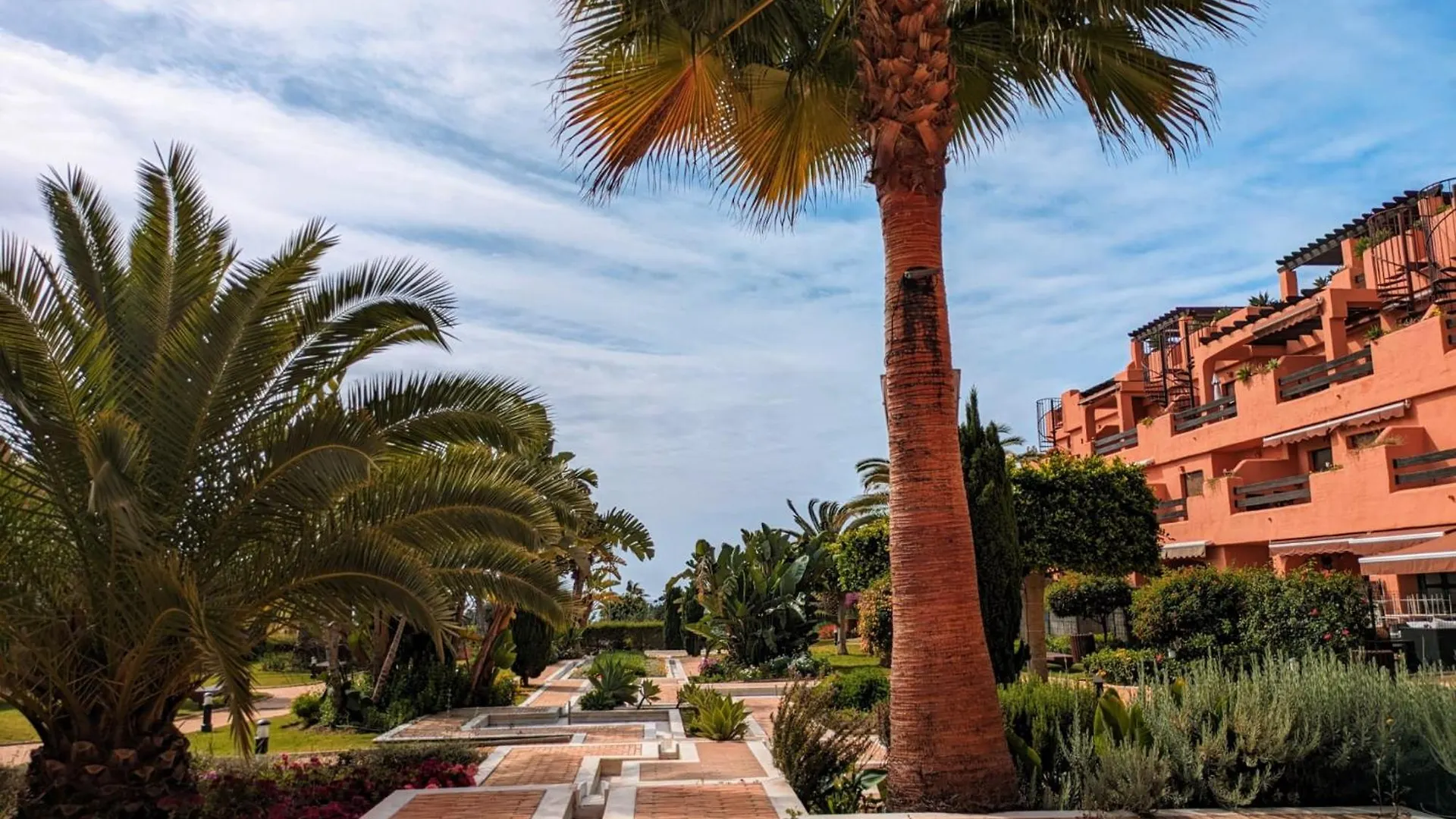 Beautiful 2-Bedroom Frontline Beach Apartment Estepona Spain