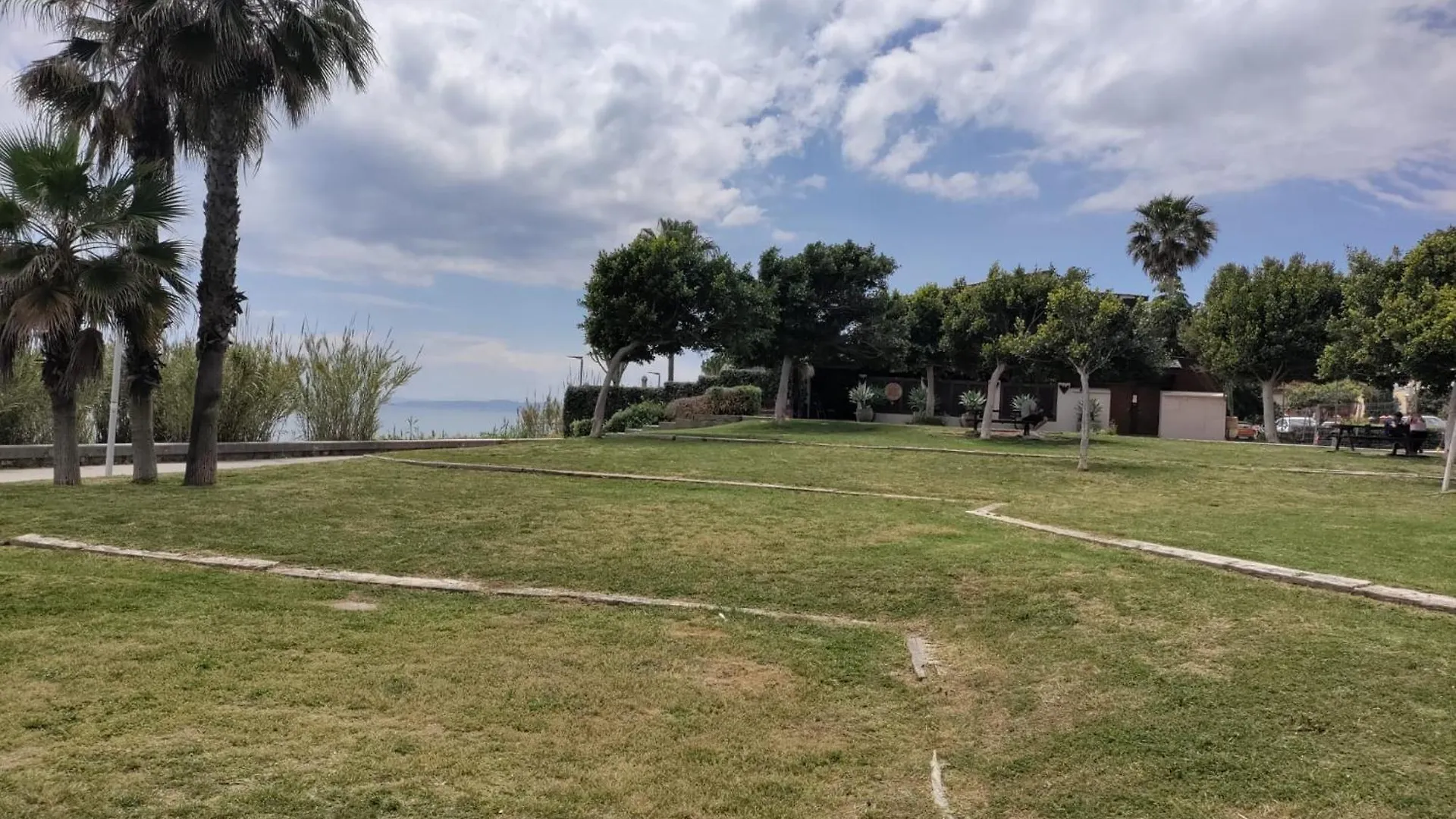 Beautiful 2-Bedroom Frontline Beach Apartment Estepona Spain